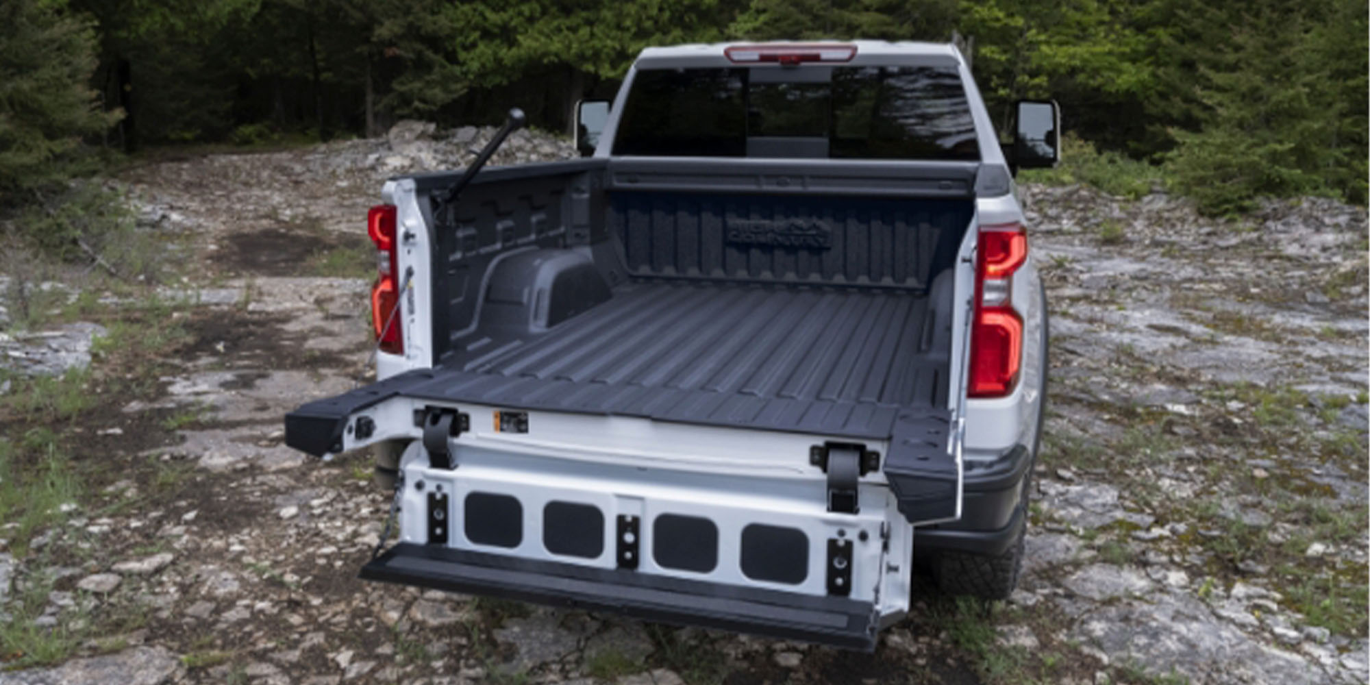 Caja de carga con escalón de acceso Silverado 2026